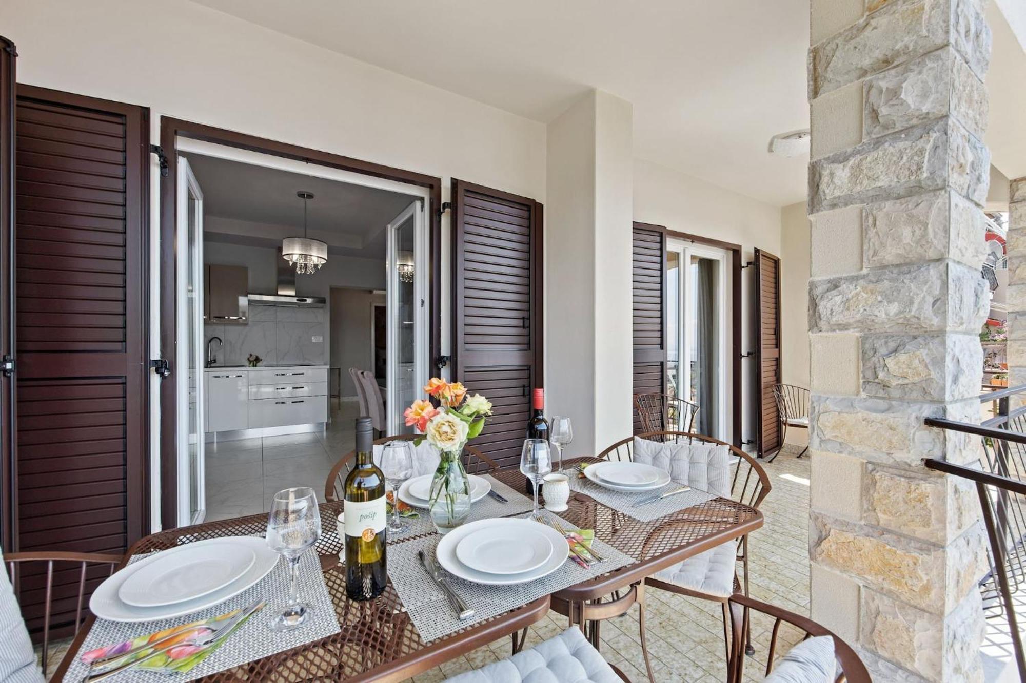 Apartments Lady M Rabac Bagian luar foto