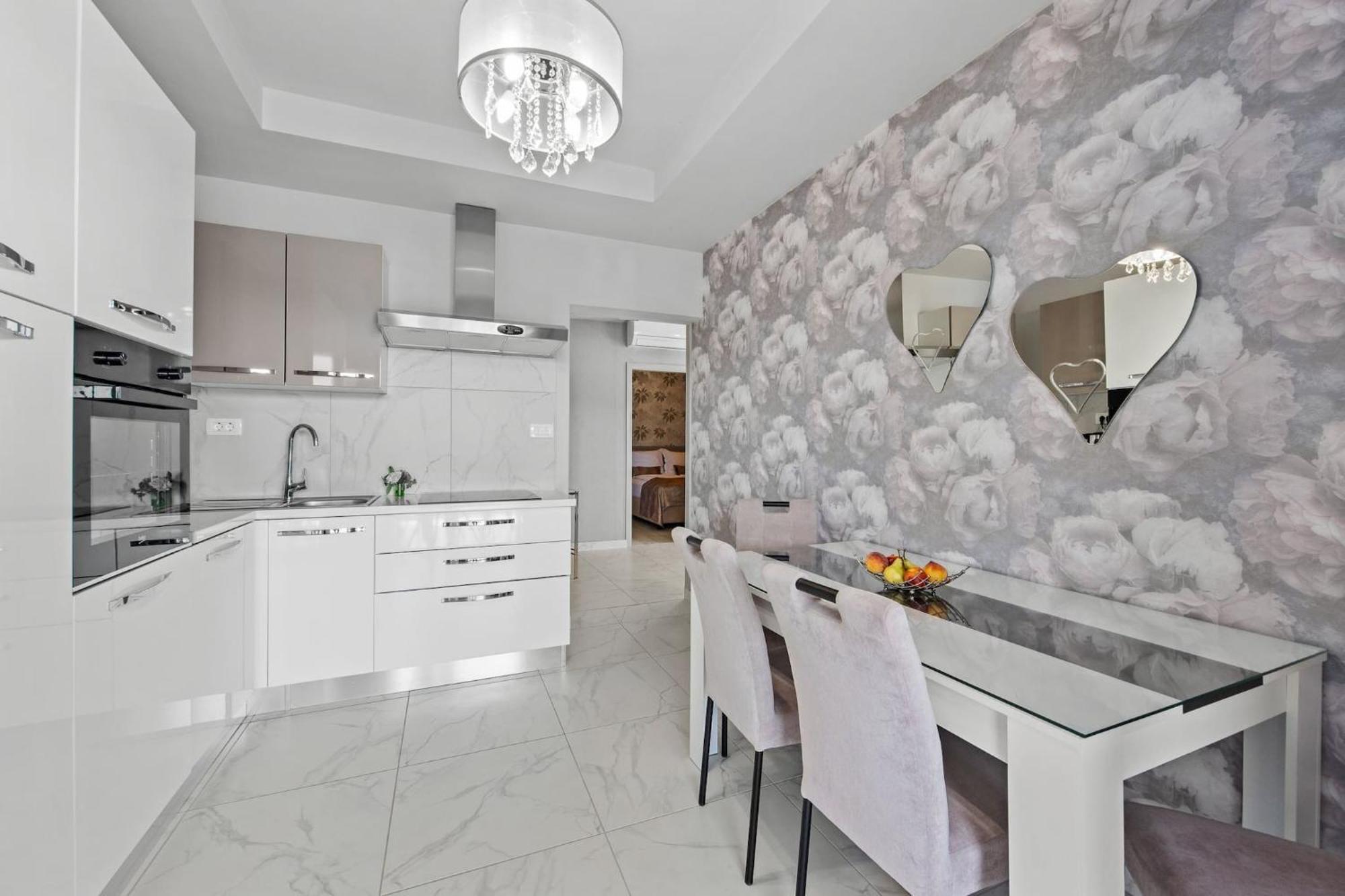 Apartments Lady M Rabac Bagian luar foto