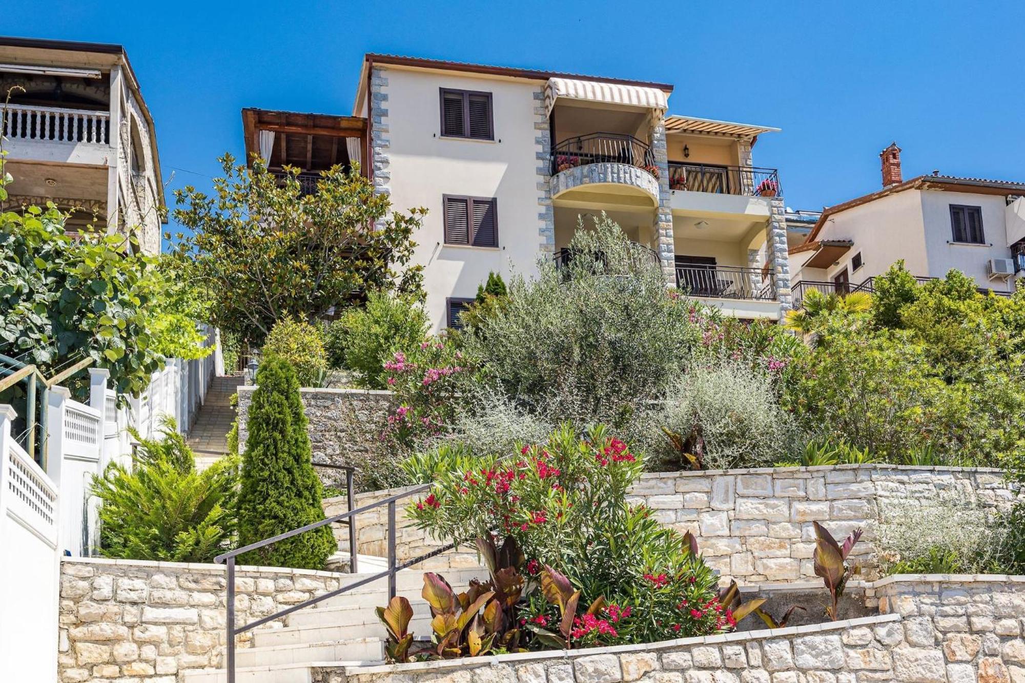 Apartments Lady M Rabac Bagian luar foto