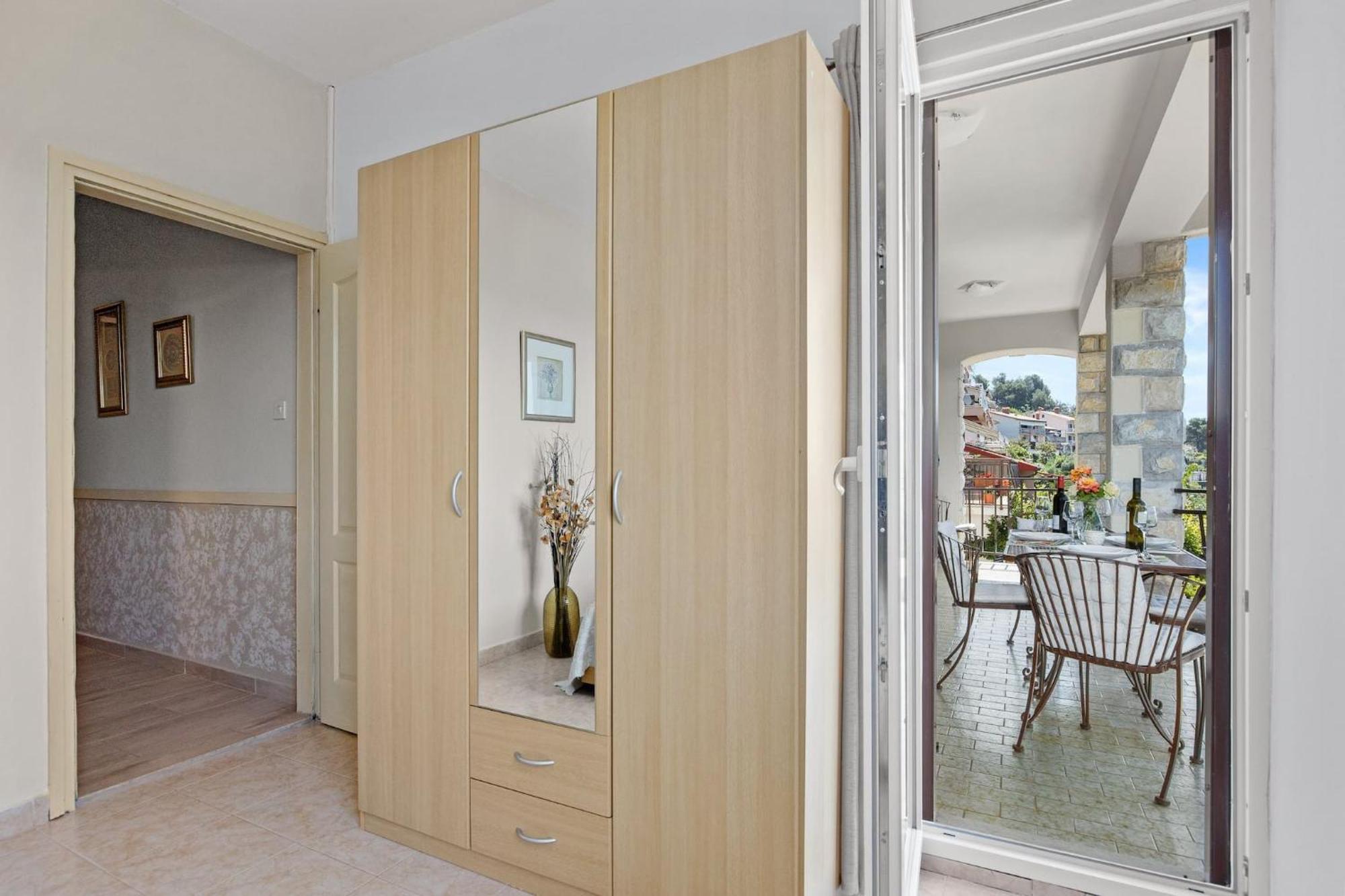 Apartments Lady M Rabac Bagian luar foto