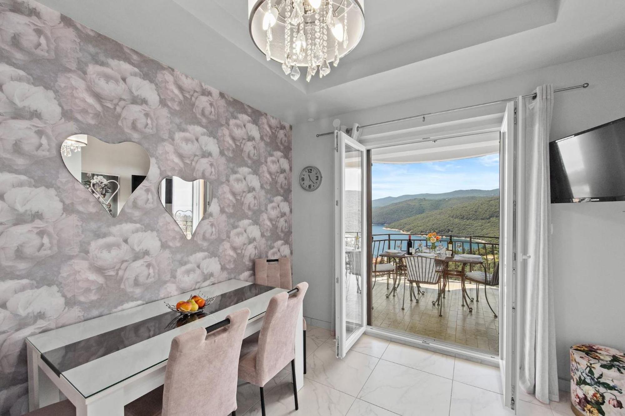 Apartments Lady M Rabac Bagian luar foto
