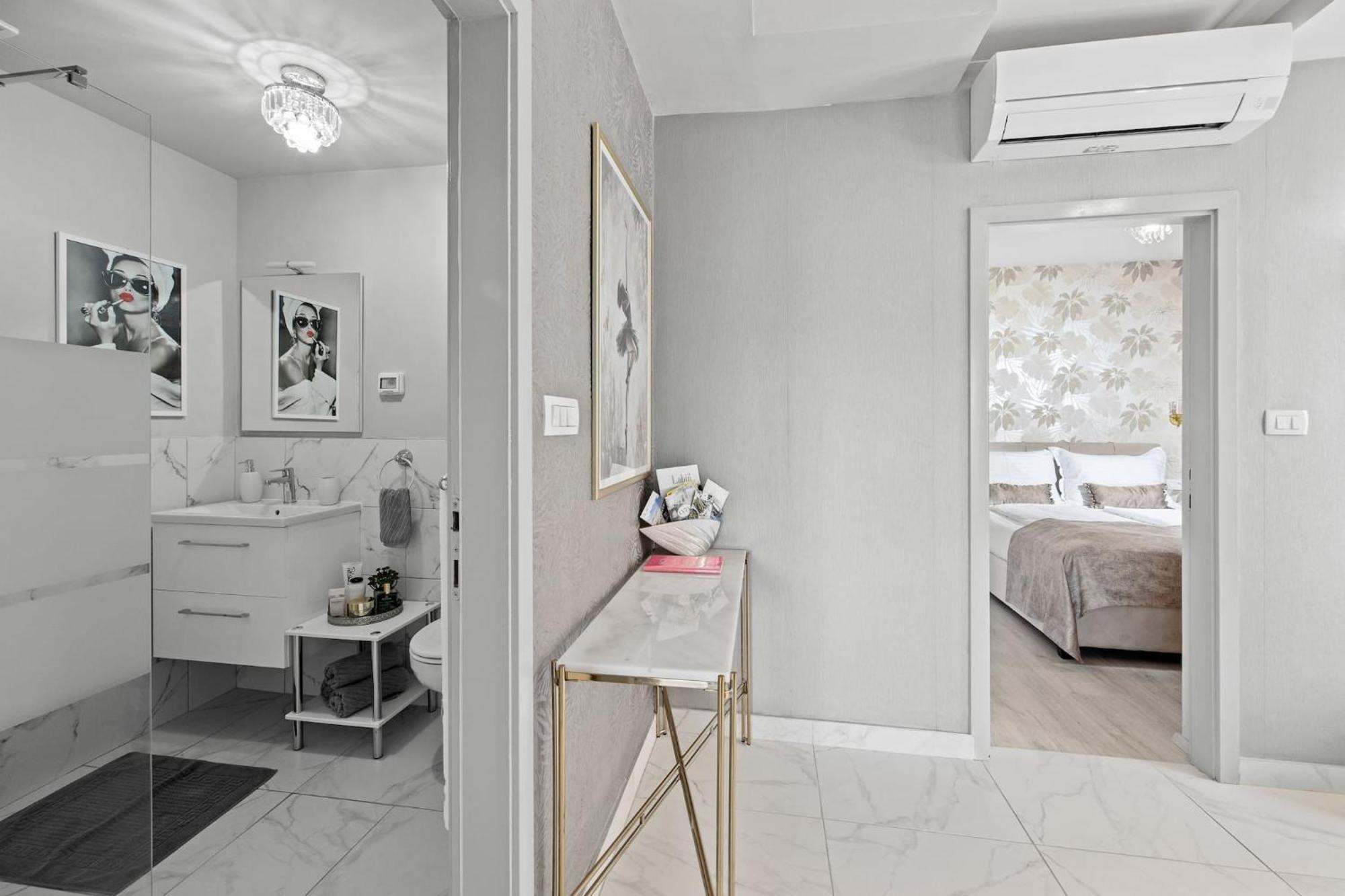 Apartments Lady M Rabac Bagian luar foto