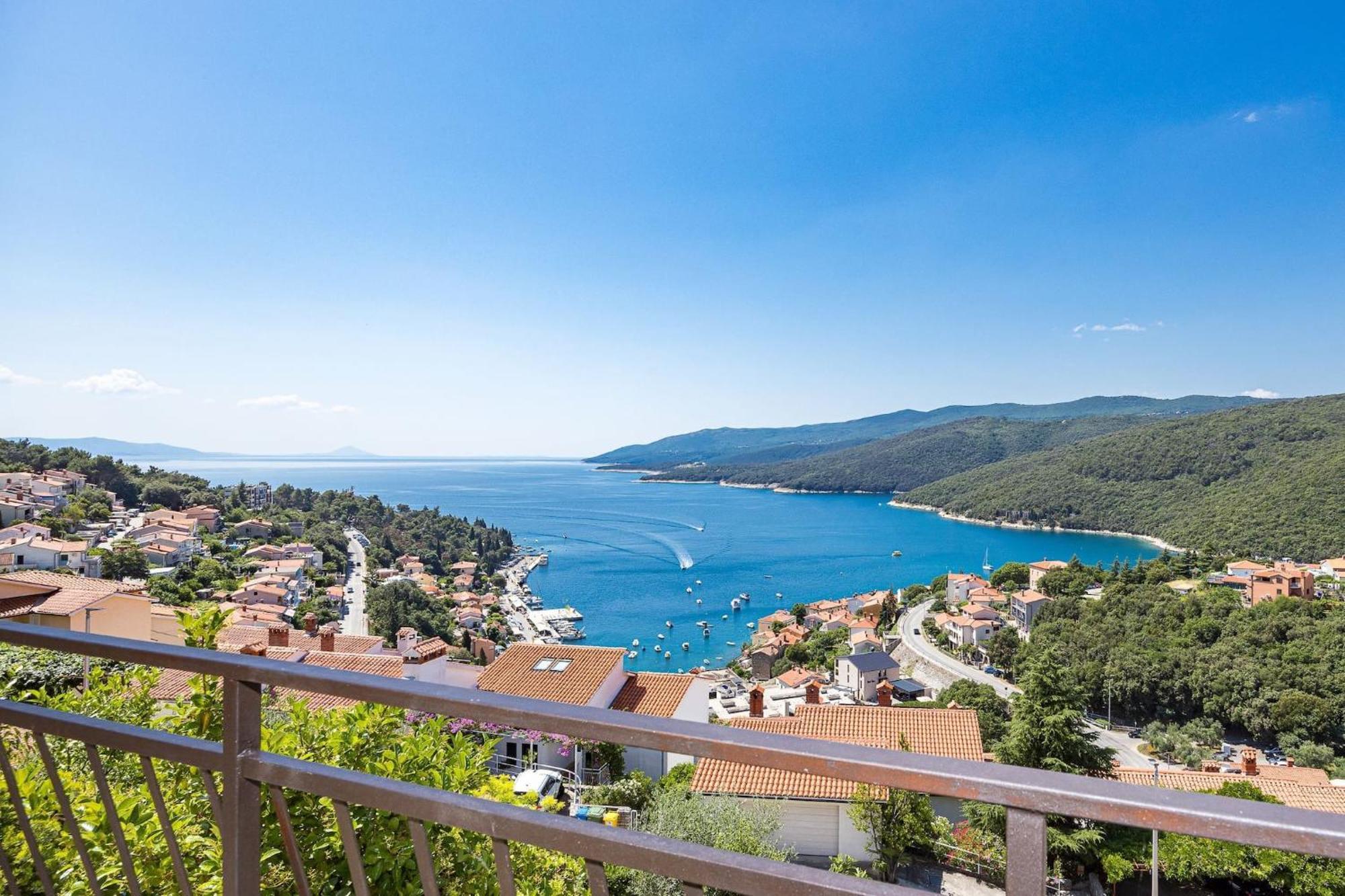 Apartments Lady M Rabac Bagian luar foto