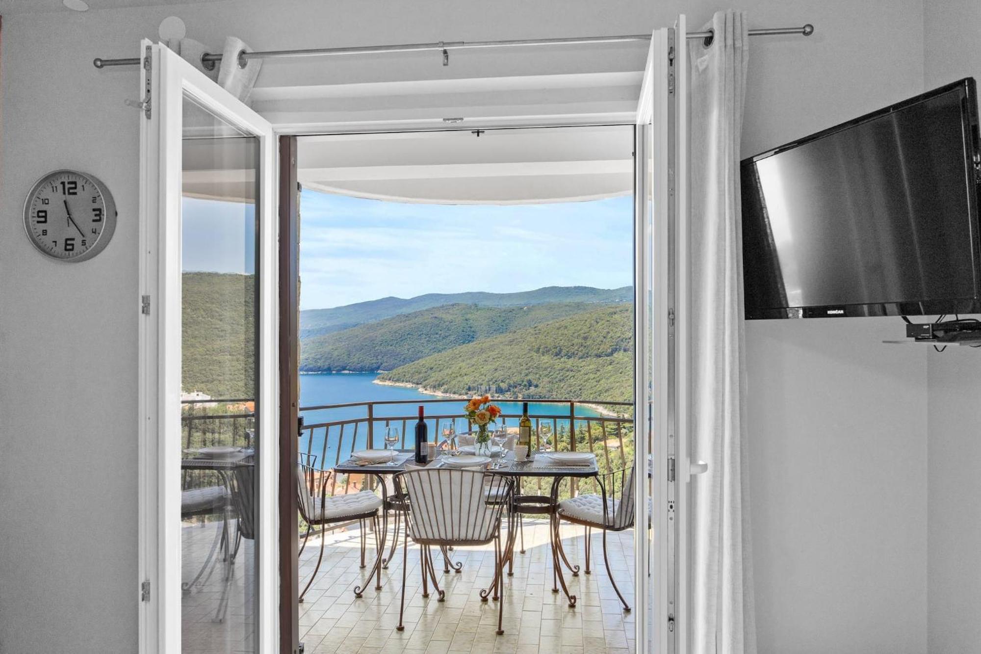Apartments Lady M Rabac Bagian luar foto