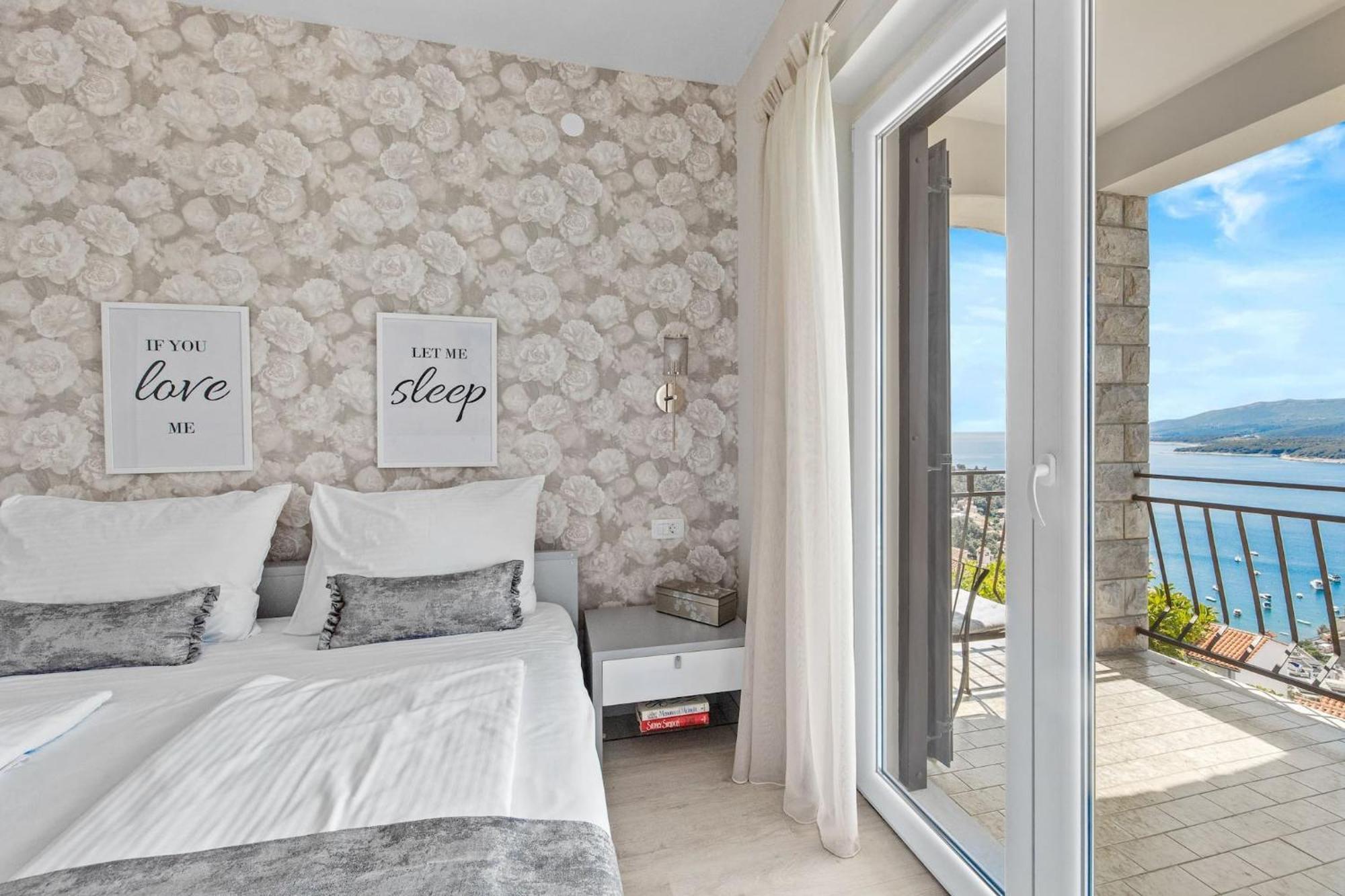 Apartments Lady M Rabac Bagian luar foto