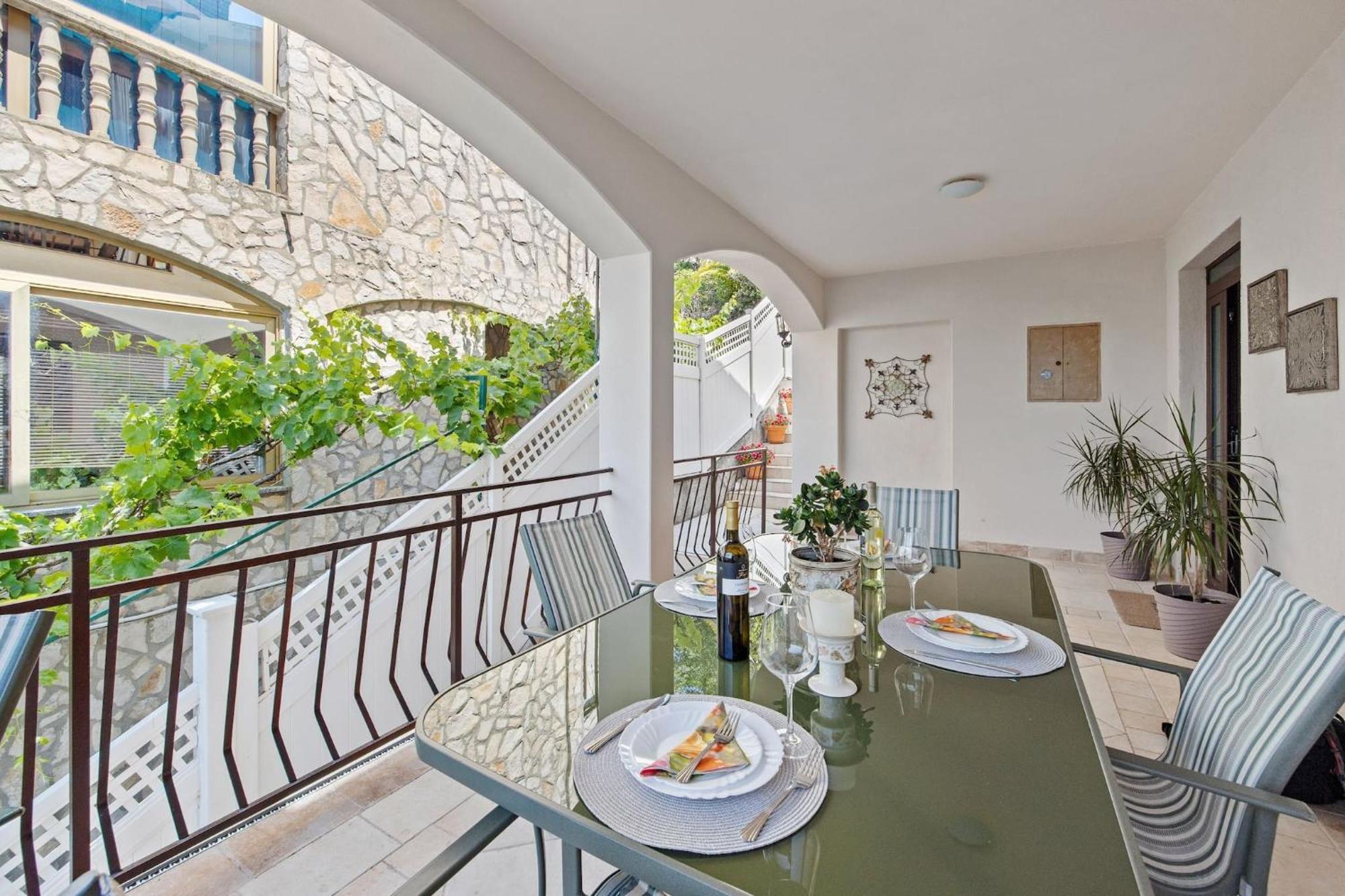 Apartments Lady M Rabac Bagian luar foto