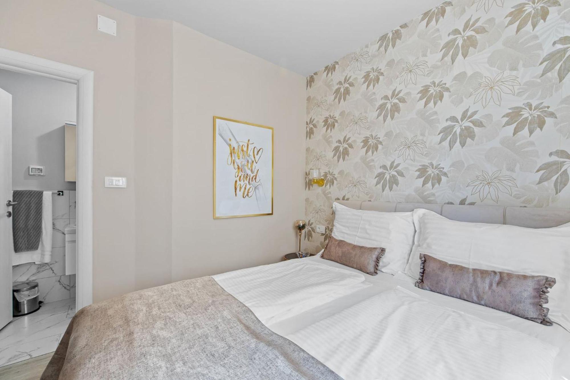Apartments Lady M Rabac Bagian luar foto
